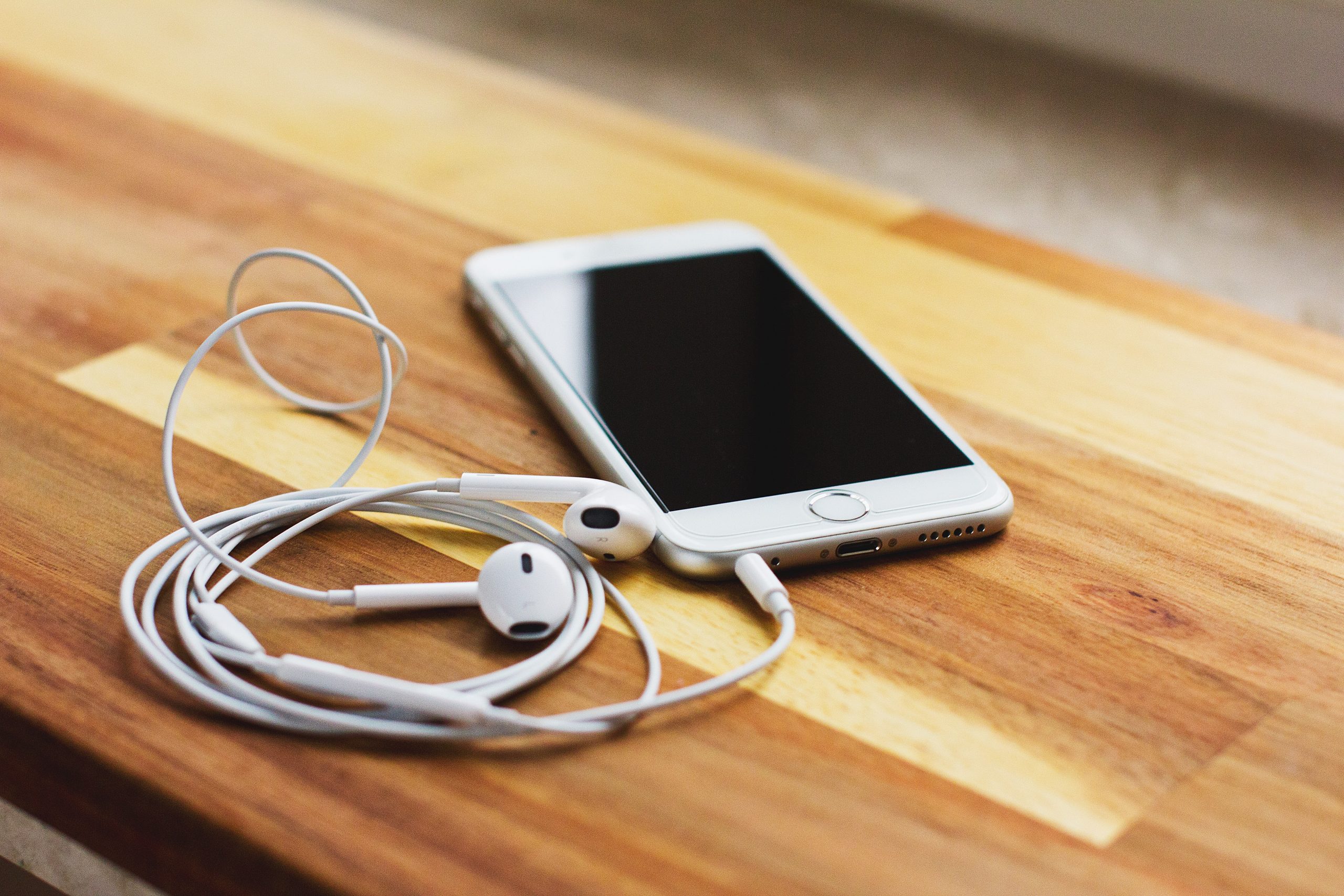 7 Ways To Avoid Tangling Your Earbuds